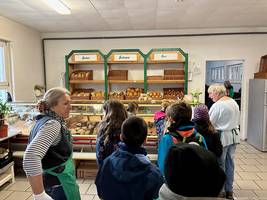 Quelle: Ulrike Pietzcker Die Erstkommunionkinder besuchen den Tafelladen