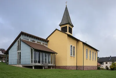 Maria Königin Schluttenbach, Außenansicht der Kirche